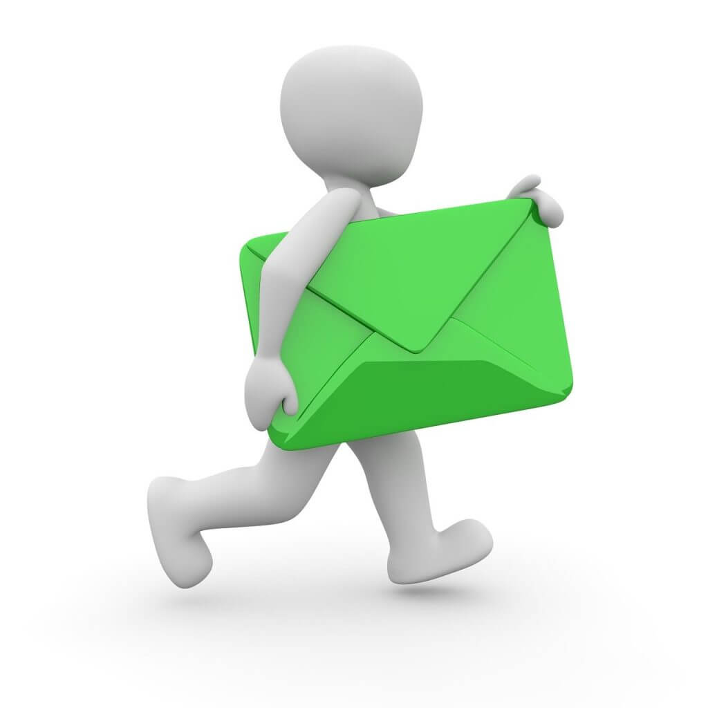 Bonhomme avec une enveloppe verte